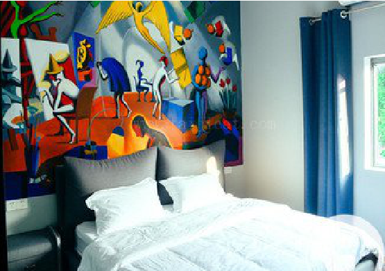 田林对于酒店的墙体彩绘而言更注重哪些方面？